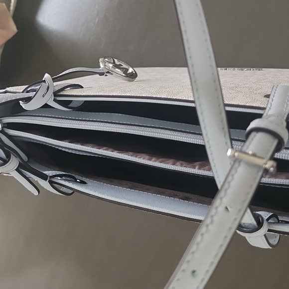 Micheal Kors MD MF Tote bag (NEW) - Picture 5 of 8